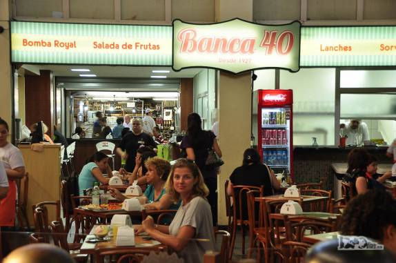 Lanche em banca tradicional do Mercado Municipal de Porto Alegre, no Rio Grande do Sul
